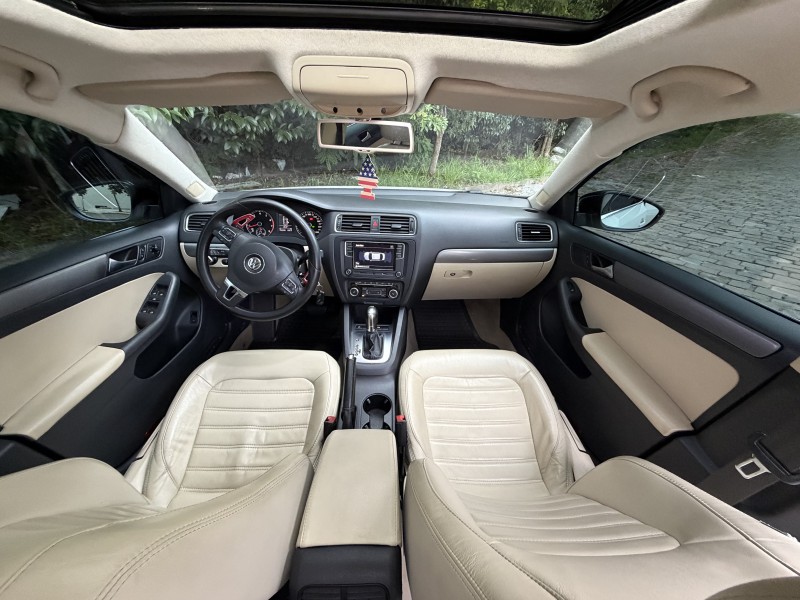 JETTA 2.0 TSI HIGHLINE 200CV GASOLINA 4P TIPTRONIC - 2011 - CAXIAS DO SUL