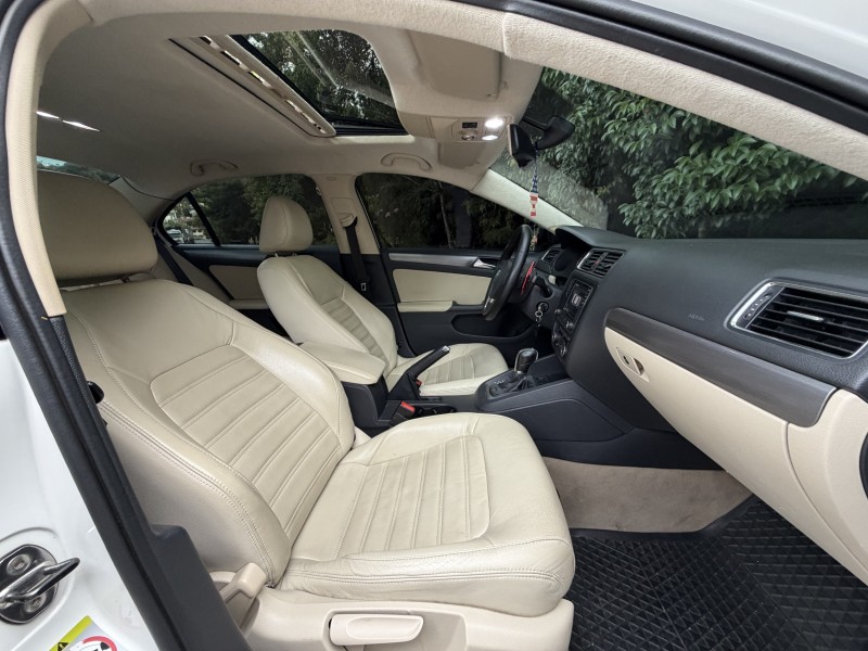 JETTA 2.0 TSI HIGHLINE 200CV GASOLINA 4P TIPTRONIC - 2011 - CAXIAS DO SUL