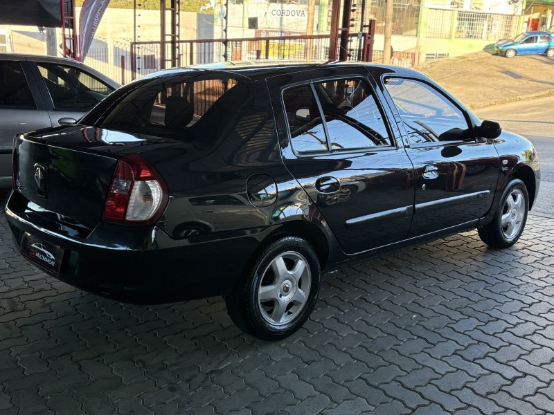 CLIO 1.0 EGEUS SEDAN 16V FLEX 4P MANUAL - 2006 - CAXIAS DO SUL