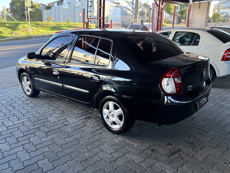 CLIO 1.0 EGEUS SEDAN 16V FLEX 4P MANUAL - 2006 - CAXIAS DO SUL