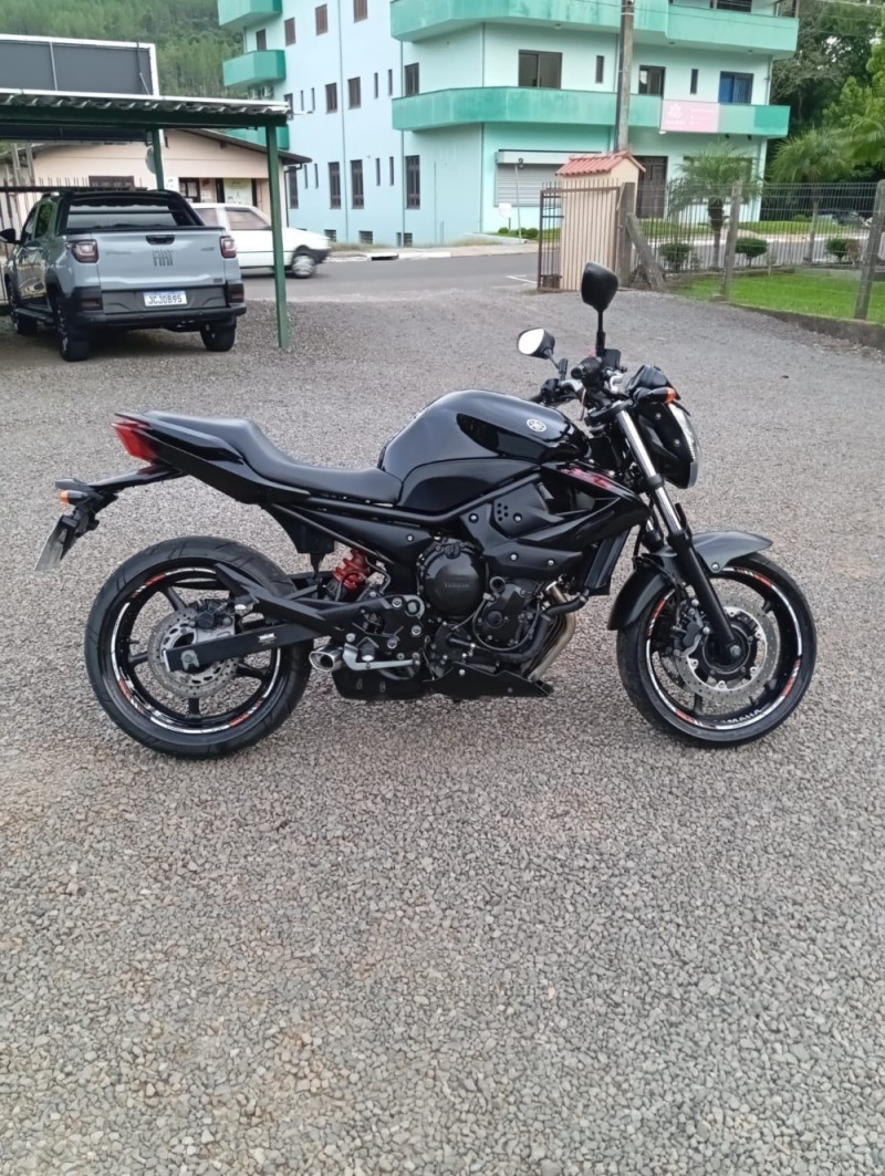 XJ6 F ABS - 2012 - PICADA CAFé
