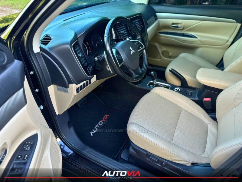 OUTLANDER 3.0 GT 4X4 V6 24V GASOLINA 4P AUTOMÁTICO - 2014 - SAPIRANGA