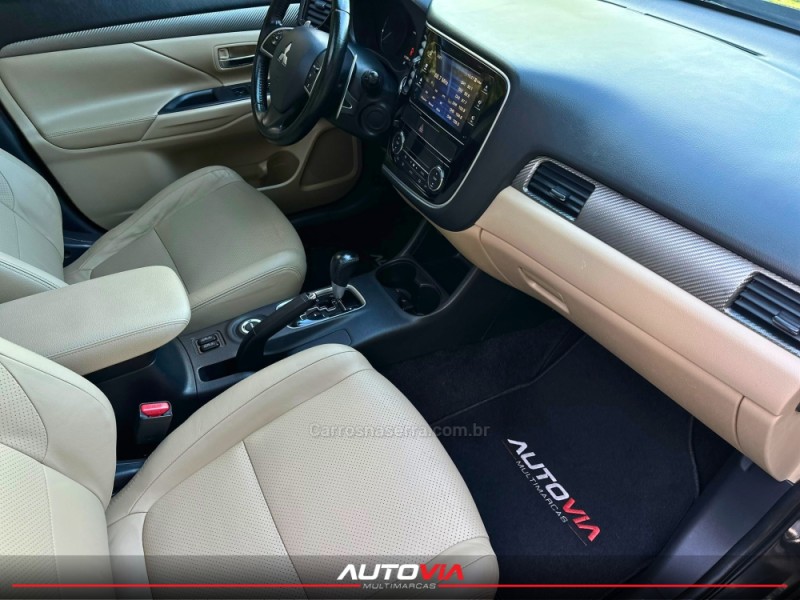 OUTLANDER 3.0 GT 4X4 V6 24V GASOLINA 4P AUTOMÁTICO - 2014 - SAPIRANGA