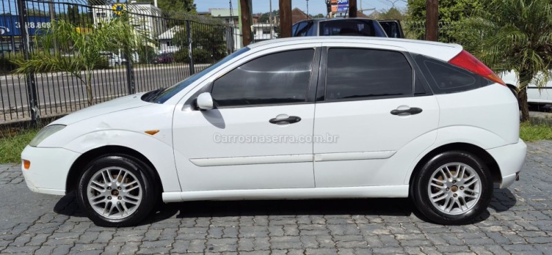 FOCUS 1.8 16V GASOLINA 4P MANUAL - 2001 - CAXIAS DO SUL