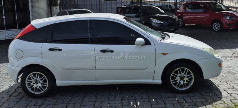 FOCUS 1.8 16V GASOLINA 4P MANUAL - 2001 - CAXIAS DO SUL