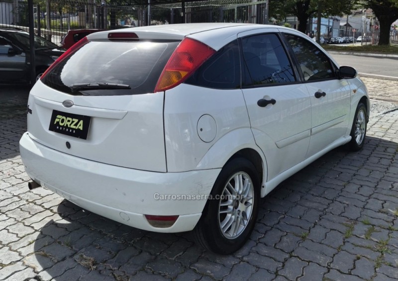 FOCUS 1.8 16V GASOLINA 4P MANUAL - 2001 - CAXIAS DO SUL