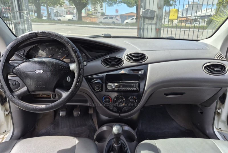 FOCUS 1.8 16V GASOLINA 4P MANUAL - 2001 - CAXIAS DO SUL