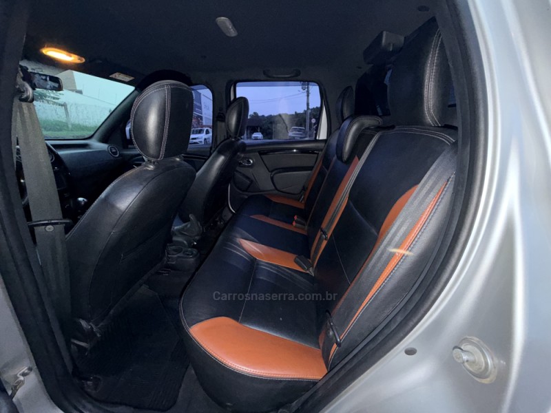 DUSTER OROCH 2.0 16V FLEX DYNAMIQUE 4P MANUAL - 2016 - FELIZ