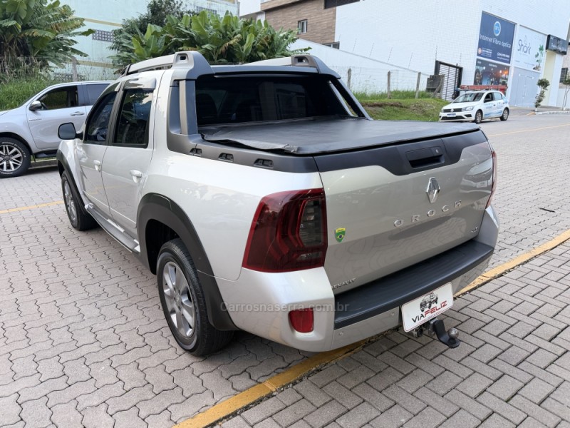 DUSTER OROCH 2.0 16V FLEX DYNAMIQUE 4P MANUAL - 2016 - FELIZ