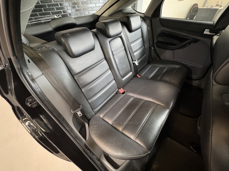 FOCUS 2.0 TITANIUM HATCH 16V FLEX 4P MANUAL - 2013 - CAXIAS DO SUL