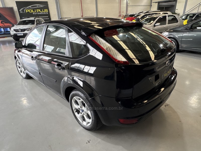 FOCUS 2.0 TITANIUM HATCH 16V FLEX 4P MANUAL - 2013 - CAXIAS DO SUL
