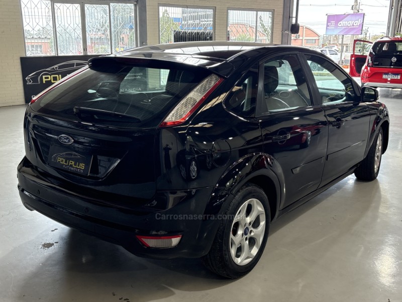 FOCUS 2.0 TITANIUM HATCH 16V FLEX 4P MANUAL - 2013 - CAXIAS DO SUL