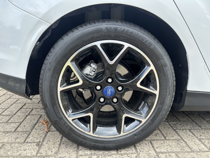 FOCUS 2.0 TITANIUM 16V FLEX 4P AUTOMÁTICO - 2015 - CAXIAS DO SUL