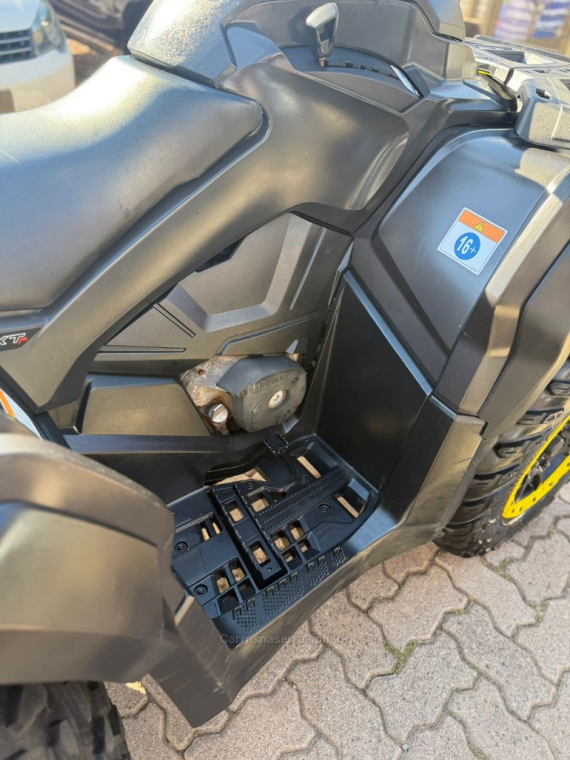 OUTLANDER  - 2019 - BROCHIER