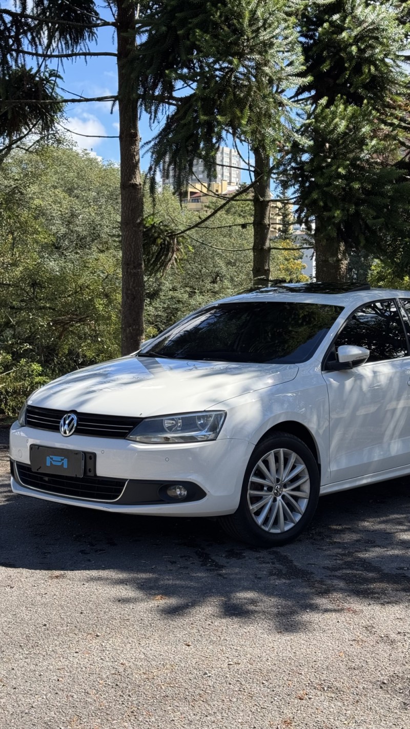 JETTA 2.0 TSI DSG HIGHLINE 200CV GASOLINA 4P AUTOMÁTICO - 2013 - FARROUPILHA