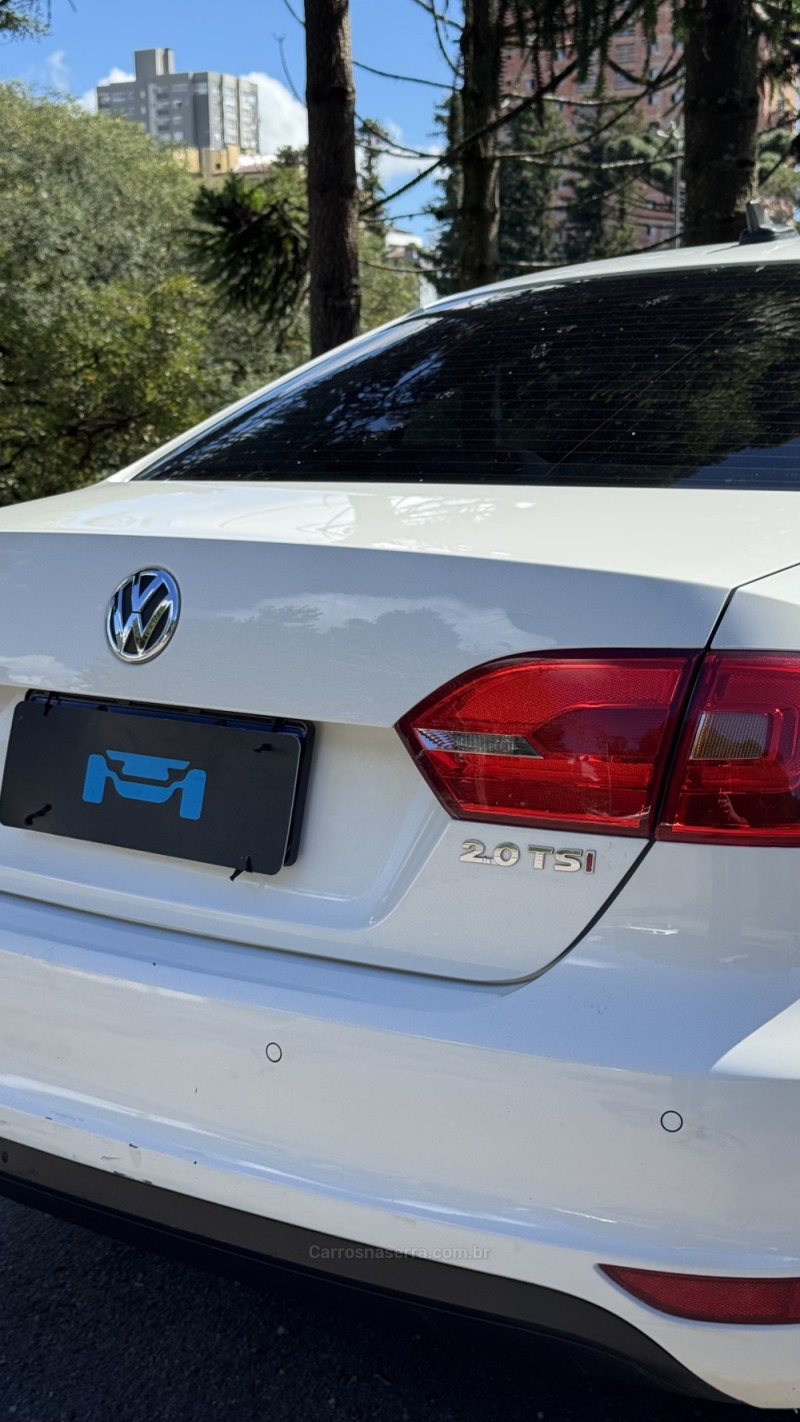 JETTA 2.0 TSI DSG HIGHLINE 200CV GASOLINA 4P AUTOMÁTICO - 2013 - FARROUPILHA