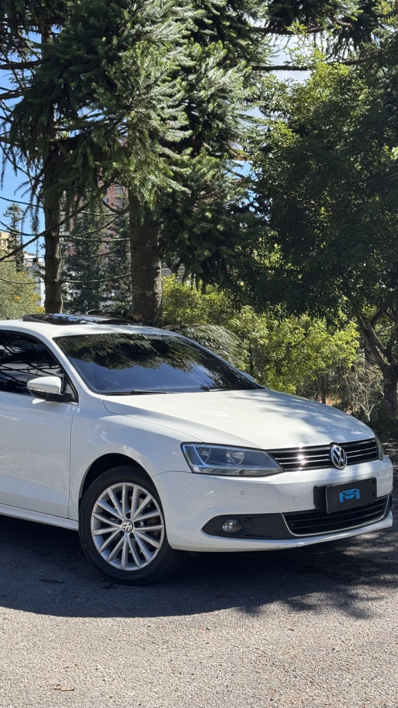 JETTA 2.0 TSI DSG HIGHLINE 200CV GASOLINA 4P AUTOMÁTICO - 2013 - FARROUPILHA