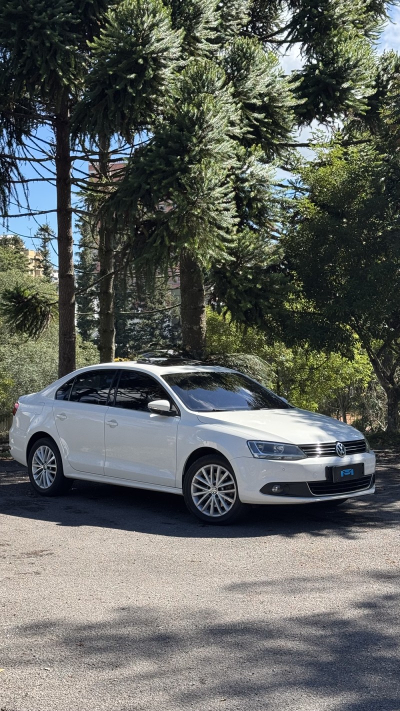 JETTA 2.0 TSI DSG HIGHLINE 200CV GASOLINA 4P AUTOMÁTICO - 2013 - FARROUPILHA