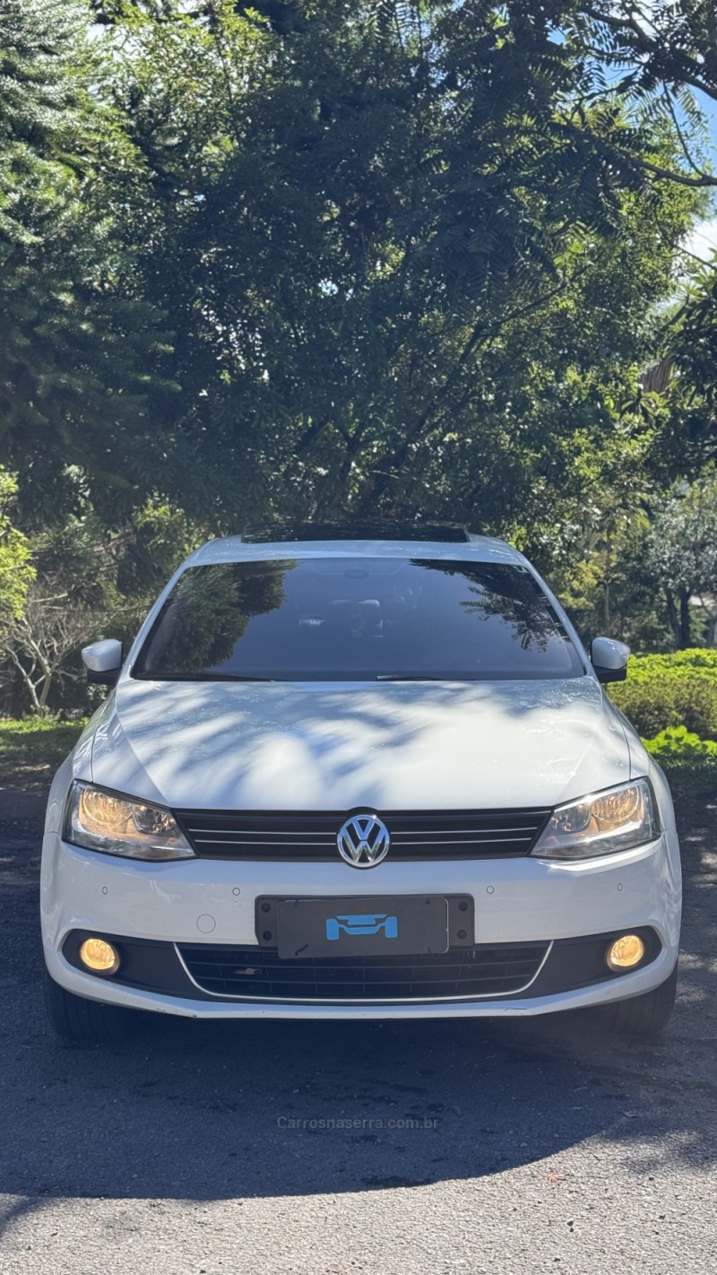 JETTA 2.0 TSI DSG HIGHLINE 200CV GASOLINA 4P AUTOMÁTICO - 2013 - FARROUPILHA