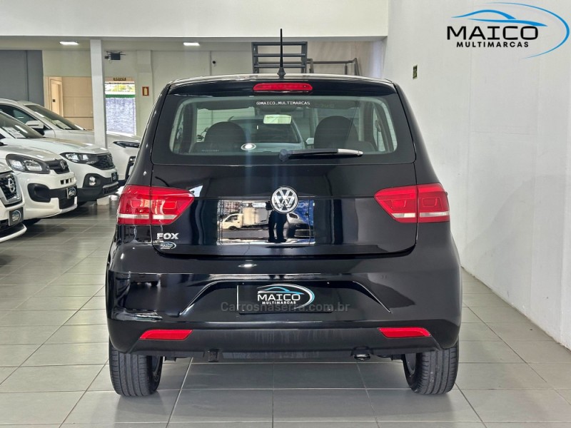 FOX 1.0 MI TRENDLINE 8V FLEX 4P MANUAL - 2015 - NOVO HAMBURGO