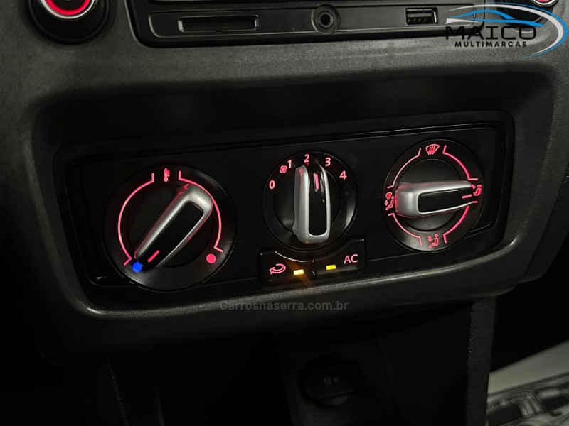 FOX 1.0 MI TRENDLINE 8V FLEX 4P MANUAL - 2015 - NOVO HAMBURGO