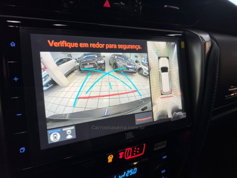 HILUX SW4 2.8 4X4 SRX PLATINUM TURBO 7 LUGARES DIESEL 4P AUTOMÁTICO - 2025 - CAXIAS DO SUL