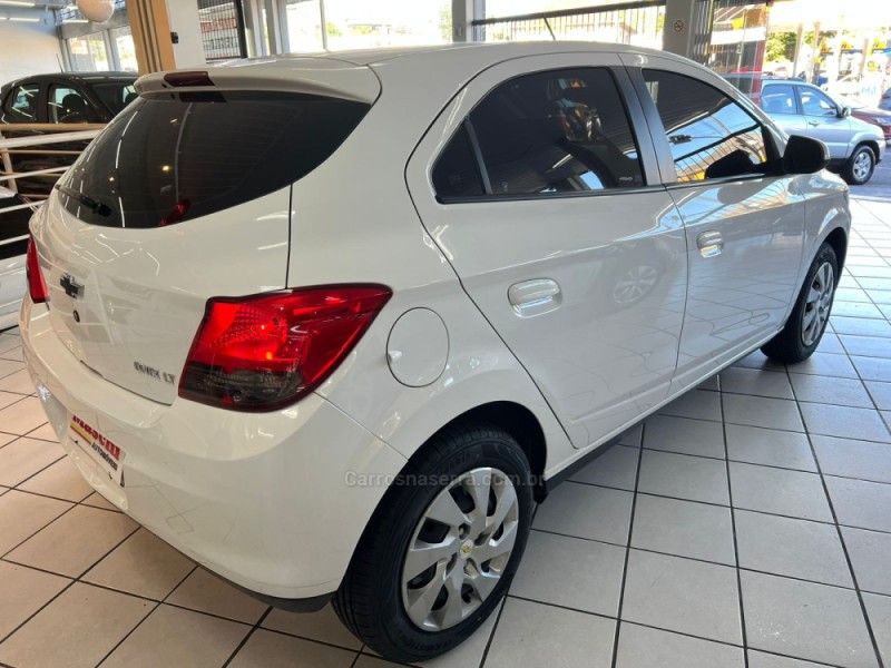 ONIX 1.4 MPFI LT 8V FLEX 4P MANUAL - 2015 - CAXIAS DO SUL