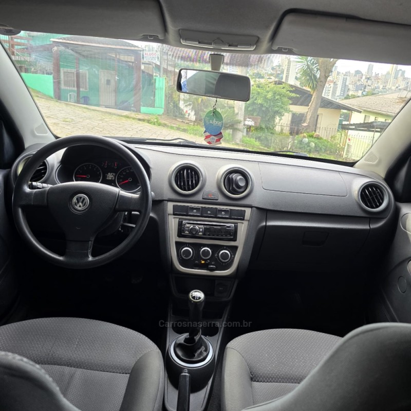 VOYAGE 1.0 MI TRENDLINE 8V FLEX 4P MANUAL - 2011 - CAXIAS DO SUL