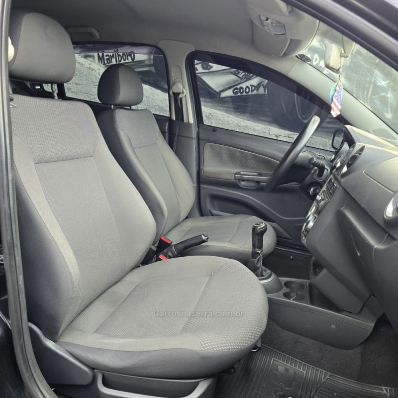 VOYAGE 1.0 MI TRENDLINE 8V FLEX 4P MANUAL - 2011 - CAXIAS DO SUL
