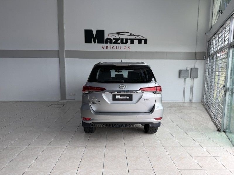 HILUX SW4 2.8 SRX 4X4 7 LUGARES 16V TURBO INTERCOOLER DIESEL 4P AUTOMÁTICO - 2016 - BENTO GONçALVES