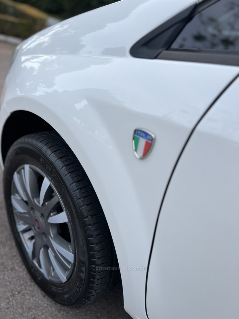 PUNTO 1.4 ATTRACTIVE ITALIA 8V FLEX 4P MANUAL - 2013 - NOVA PRATA