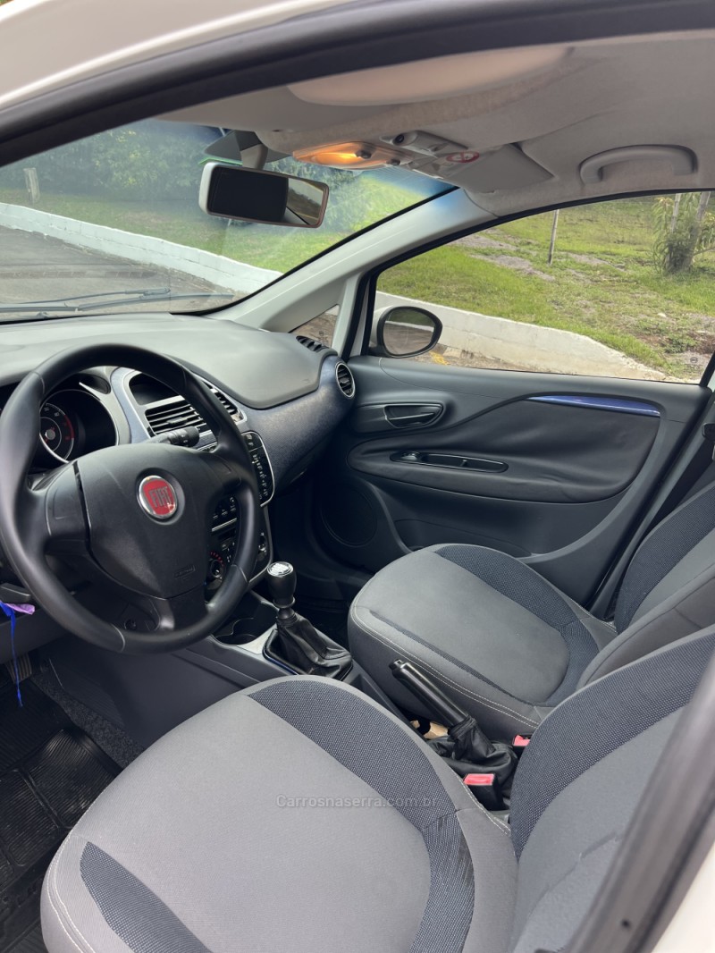 PUNTO 1.4 ATTRACTIVE ITALIA 8V FLEX 4P MANUAL - 2013 - NOVA PRATA