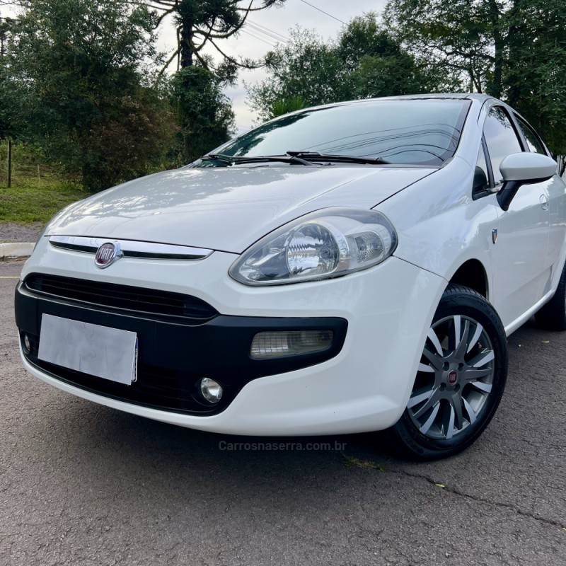 PUNTO 1.4 ATTRACTIVE ITALIA 8V FLEX 4P MANUAL - 2013 - NOVA PRATA