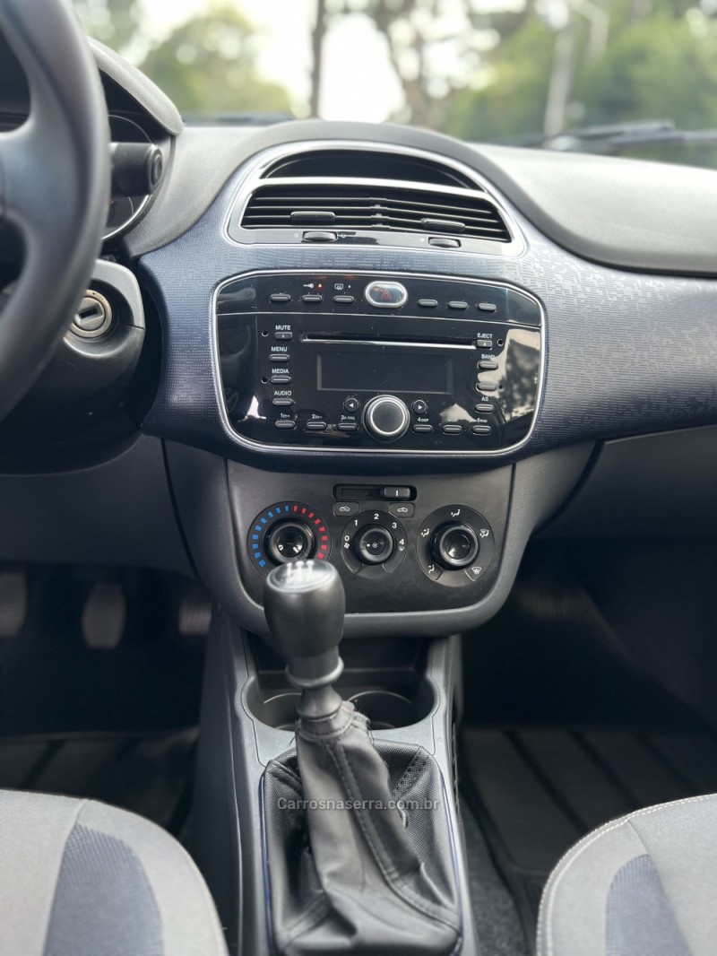 PUNTO 1.4 ATTRACTIVE ITALIA 8V FLEX 4P MANUAL - 2013 - NOVA PRATA