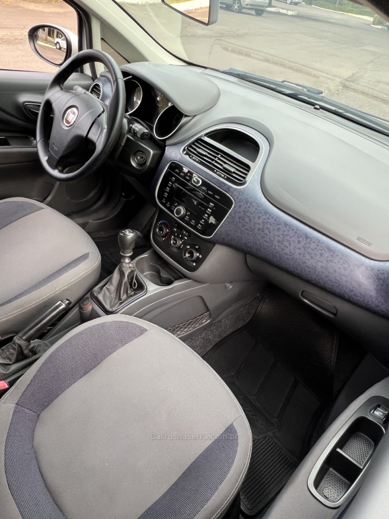 PUNTO 1.4 ATTRACTIVE ITALIA 8V FLEX 4P MANUAL - 2013 - NOVA PRATA