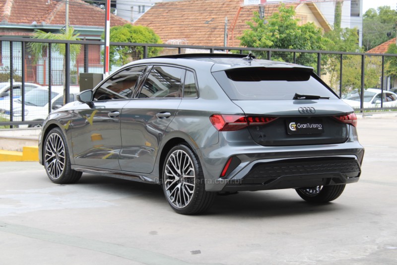 A3 2.0 TFSI 40 PERFORMANCE BLACK SPORTBACK GASOLINA 4P AUTOMÁTICO - 2025 - CAXIAS DO SUL