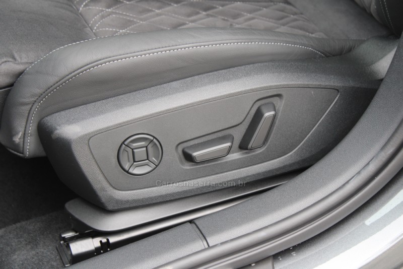 A3 2.0 TFSI 40 PERFORMANCE BLACK SPORTBACK GASOLINA 4P AUTOMÁTICO - 2025 - CAXIAS DO SUL