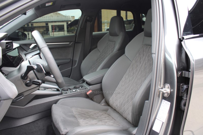 A3 2.0 TFSI 40 PERFORMANCE BLACK SPORTBACK GASOLINA 4P AUTOMÁTICO - 2025 - CAXIAS DO SUL