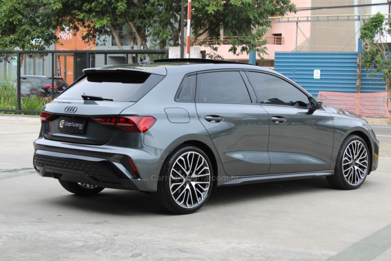 A3 2.0 TFSI 40 PERFORMANCE BLACK SPORTBACK GASOLINA 4P AUTOMÁTICO - 2025 - CAXIAS DO SUL