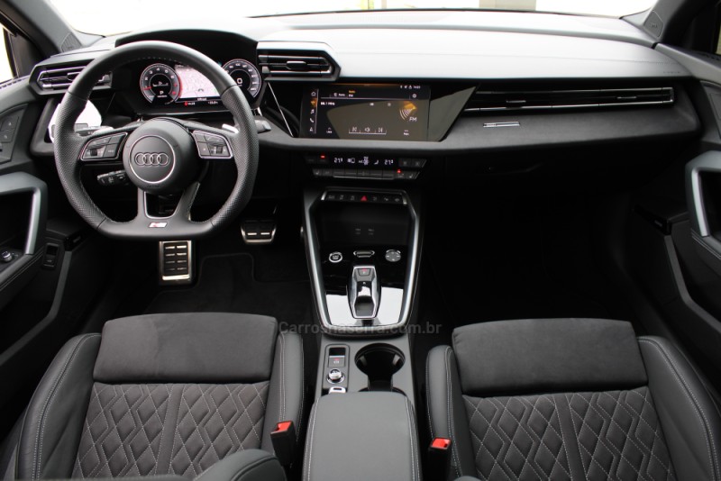 A3 2.0 TFSI 40 PERFORMANCE BLACK SPORTBACK GASOLINA 4P AUTOMÁTICO - 2025 - CAXIAS DO SUL