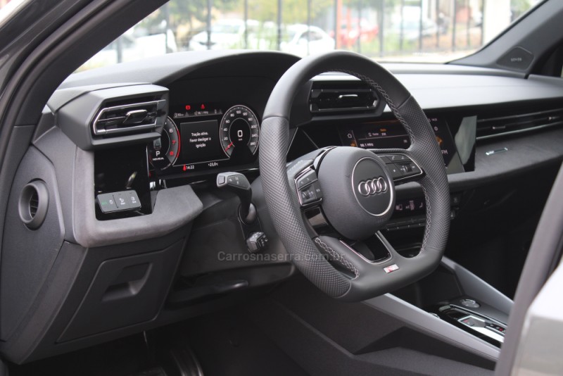 A3 2.0 TFSI 40 PERFORMANCE BLACK SPORTBACK GASOLINA 4P AUTOMÁTICO - 2025 - CAXIAS DO SUL