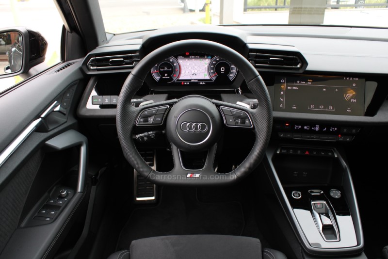 A3 2.0 TFSI 40 PERFORMANCE BLACK SPORTBACK GASOLINA 4P AUTOMÁTICO - 2025 - CAXIAS DO SUL