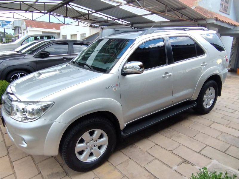 HILUX SW4 3.0 SRV 4X4 7 LUGARES 16V TURBO INTERCOOLER DIESEL 4P AUTOMÁTICO - 2009 - VERANóPOLIS