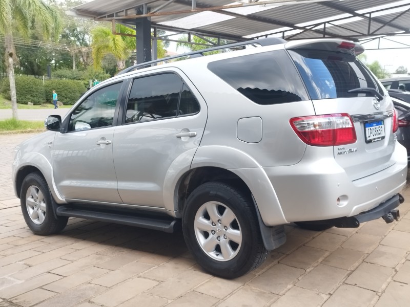 HILUX SW4 3.0 SRV 4X4 7 LUGARES 16V TURBO INTERCOOLER DIESEL 4P AUTOMÁTICO - 2009 - VERANóPOLIS