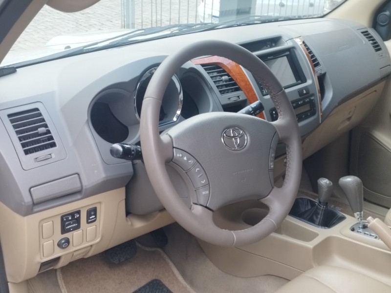 HILUX SW4 3.0 SRV 4X4 7 LUGARES 16V TURBO INTERCOOLER DIESEL 4P AUTOMÁTICO - 2009 - VERANóPOLIS