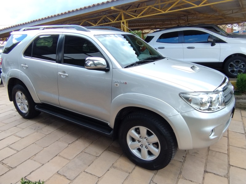 hilux sw4 3.0 srv 4x4 7 lugares 16v turbo intercooler diesel 4p automatico 2009 veranopolis