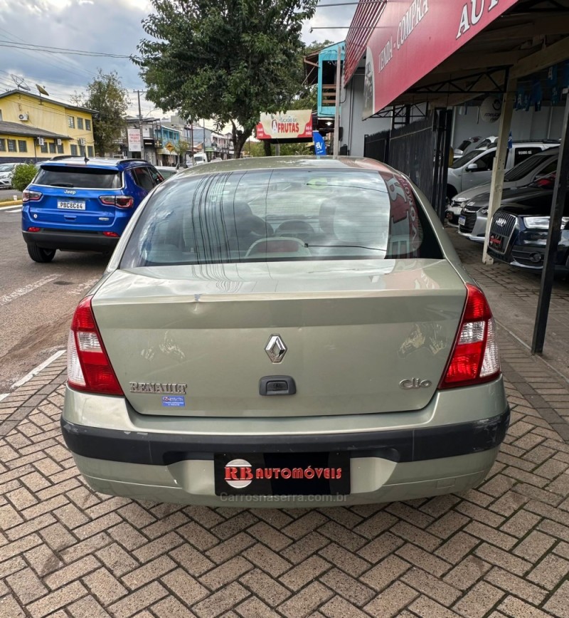 CLIO 1.6 PRIVILÉGE SEDAN 16V FLEX 4P MANUAL - 2005 - PAROBé