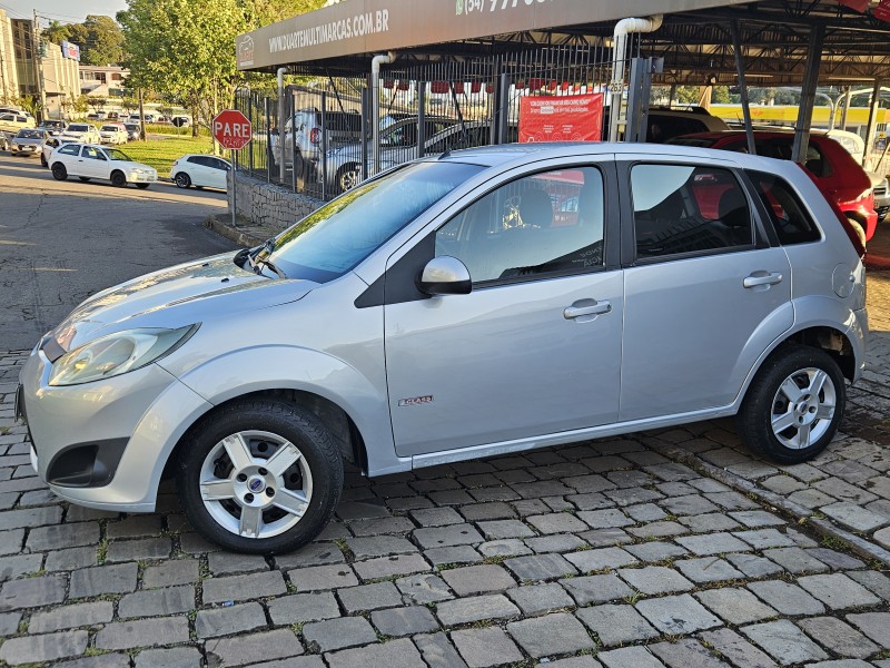 FIESTA 1.6 MPI CLASS HATCH 8V FLEX 4P MANUAL - 2012 - CAXIAS DO SUL