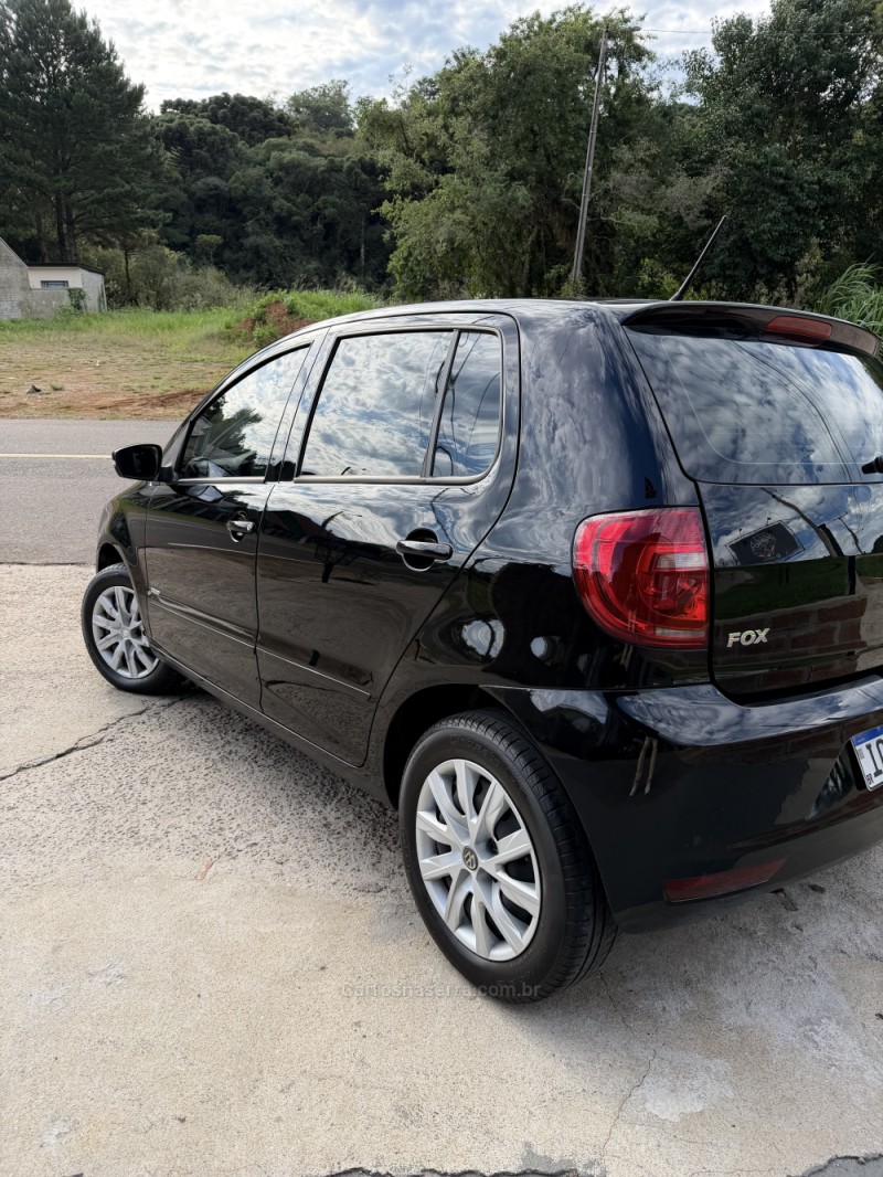 FOX 1.0 MI 8V FLEX 4P MANUAL - 2011 - NOVA PETRóPOLIS