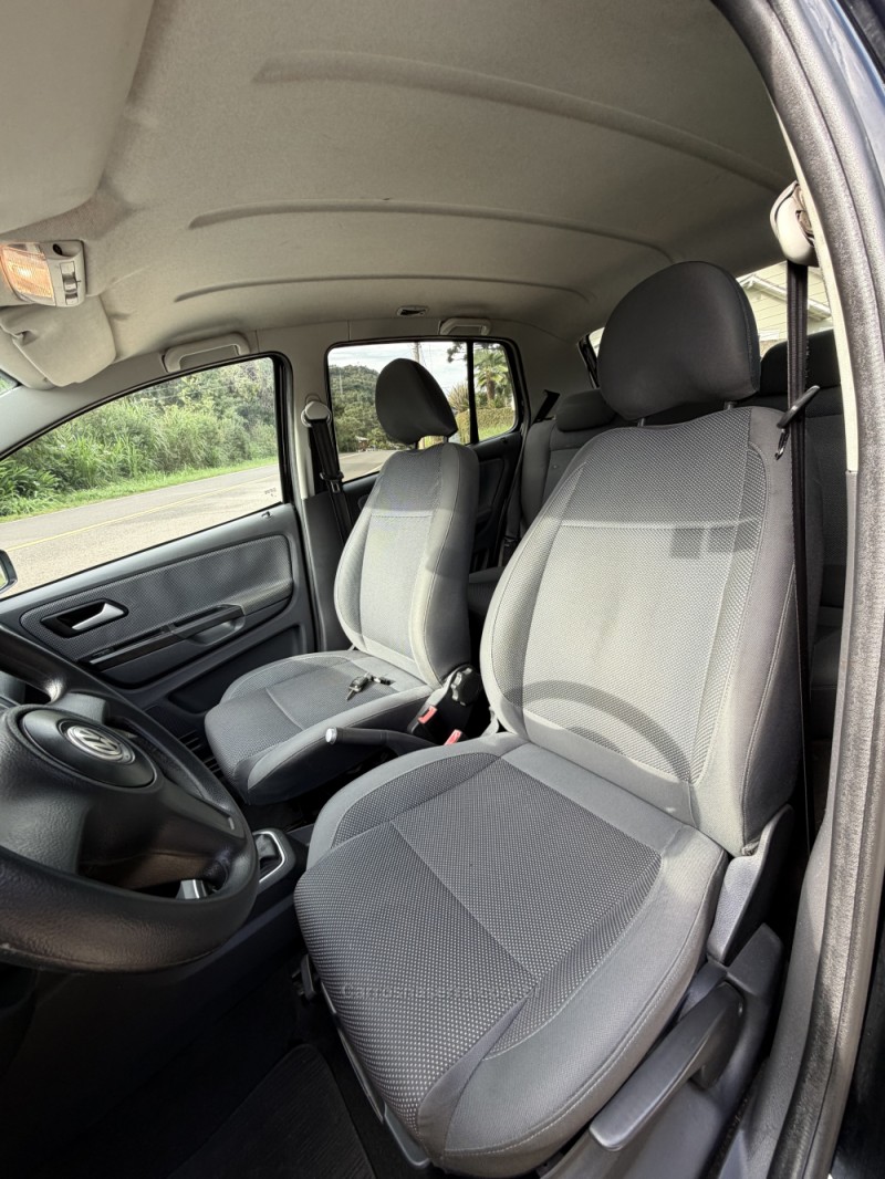 FOX 1.0 MI 8V FLEX 4P MANUAL - 2011 - NOVA PETRóPOLIS